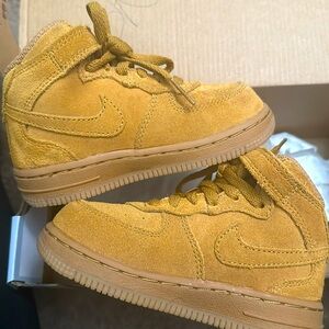 Nike Force 1 Mid LV8